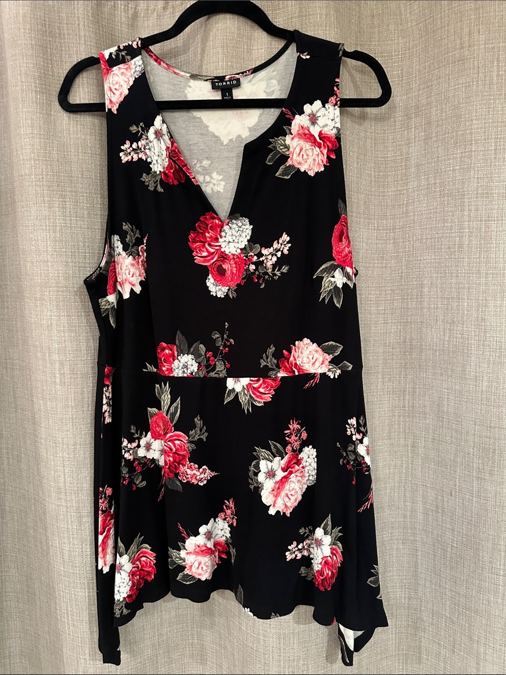 torrid Black Floral V-Neck Sleeveless top